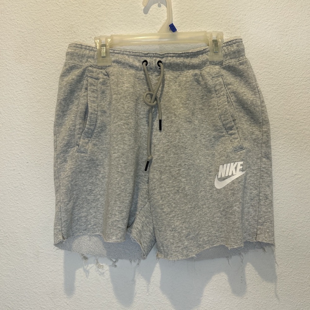 NIKE WOMENS RELAX FIT GREY SWEAT SHORTS